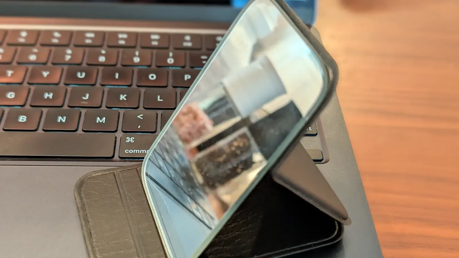 DUcareブランドの非常に小さな手鏡