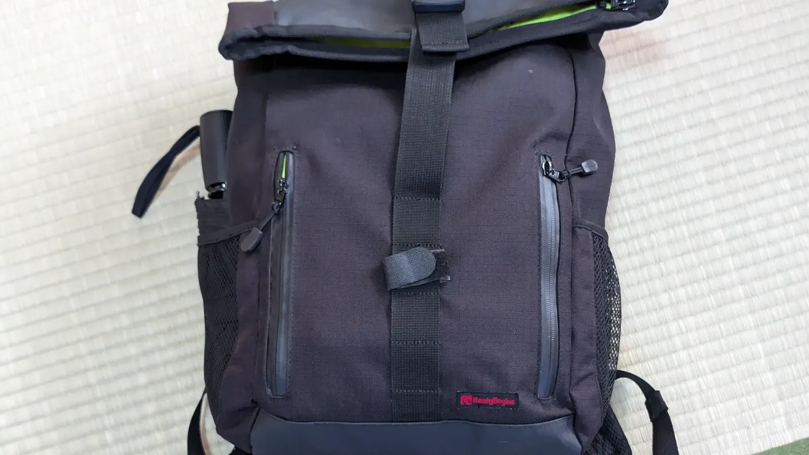 このリュック一つにすべてが詰まっている様子