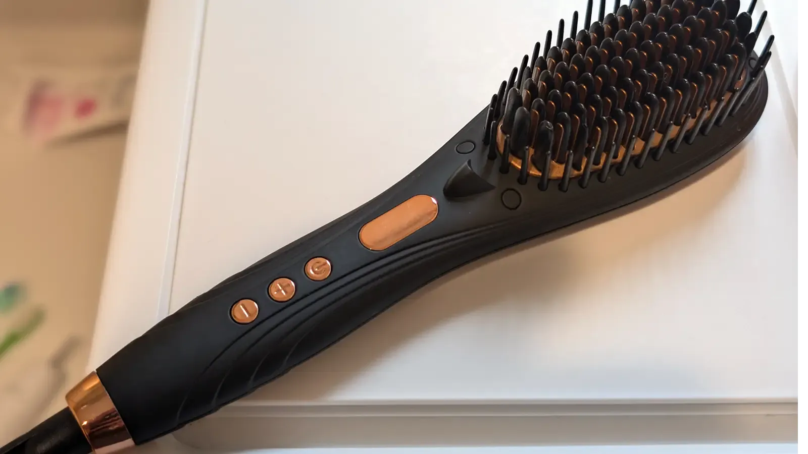 SALONIAのストレートヘアアイロンブラシ